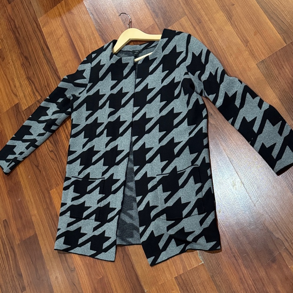 Ann Taylor Factory Black and Gray Houndstooth Sweater